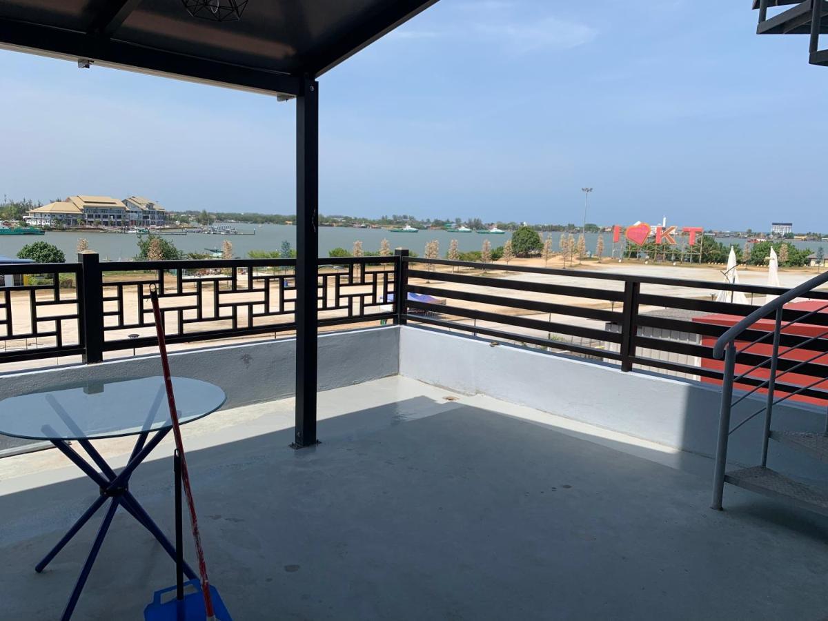 Hotel Decentraland Kuala Terengganu Exterior photo